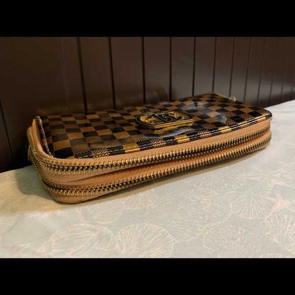 Mixed/Checkered brown & black Medium Wristlet - Picture 9 of 10